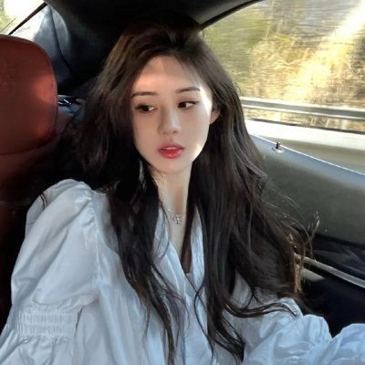 追梦的黎族女娃娃